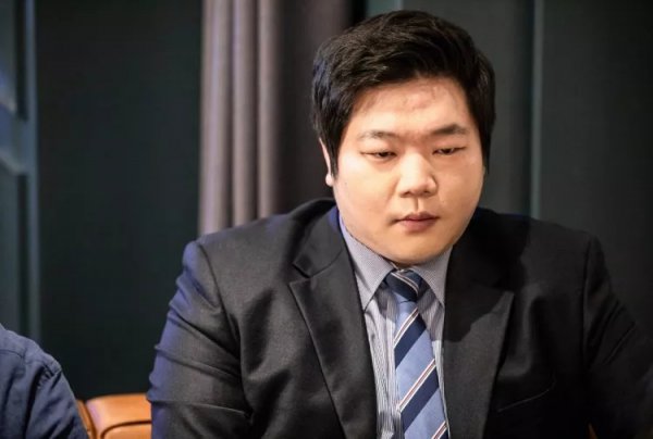 他们通过连 他们通过连